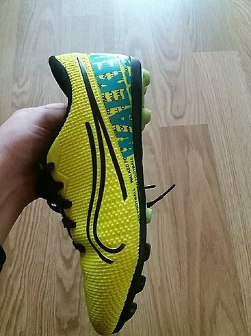 34 Beden sarı Renk Futbol ayakkabısı