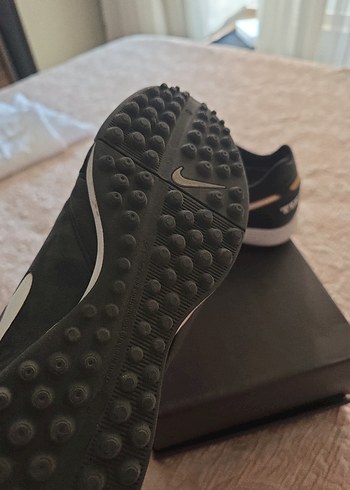 Nike Siyah Bağcıklı Erkek Futbol Ayakkabısı nike tiempo