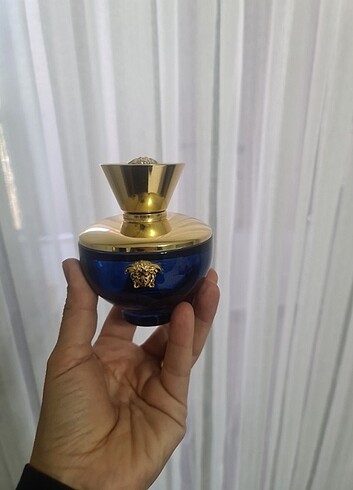 Versace parfüm şişesi 