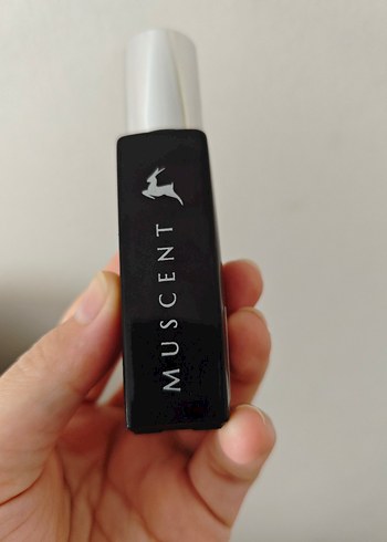 Gelinlik modern muse Le Rouge muscent