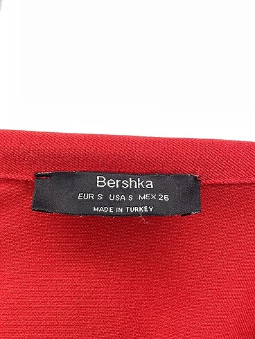 s Beden kırmızı Renk Bershka Kısa Tulum %70 İndirimli.