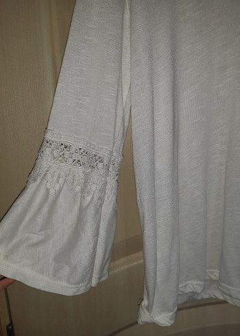 Dantel Detaylı Beyaz V Yakalı  Bluz - Görsel 2