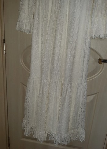 Dantel Detaylı Uzun Beyaz Elbise - Görsel 3