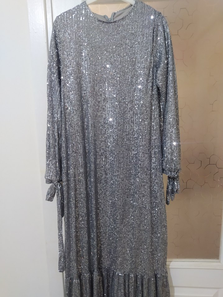 Gri Payetli Uzun Kollu Gece Elbisesi (SATILIK) - Görsel 2