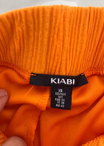 Zara Turuncu Pileli Kadın Mini Şort