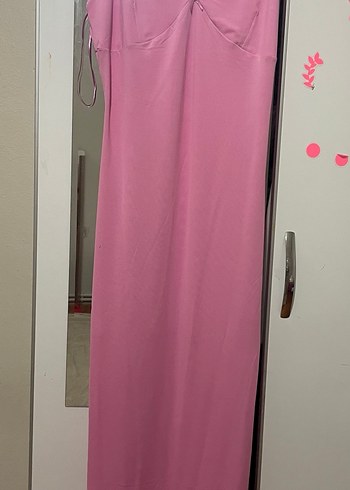 Pembe uzun penye elbise