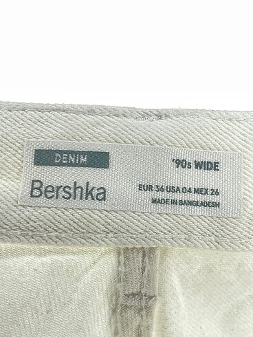 36 Beden beyaz Renk Bershka Düz Kesim %70 İndirimli.