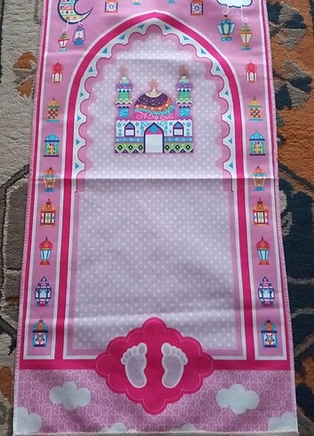 Çocuk seccadesi. Yeni ürün. Tek fiyattır.