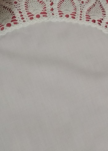 Beden Nakışlı Beyaz Yuvarlak Masa Örtüsü