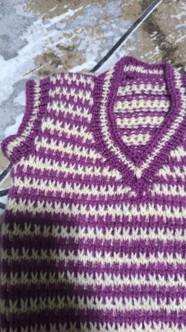 Mor V Yaka El Örgüsü Bebek Süveter - Görsel 2
