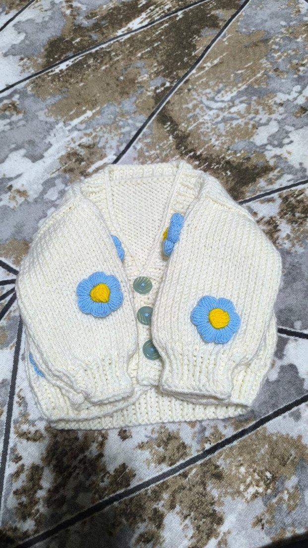 El Örgüsü Beyaz Kız Bebek Hırka - Görsel 3