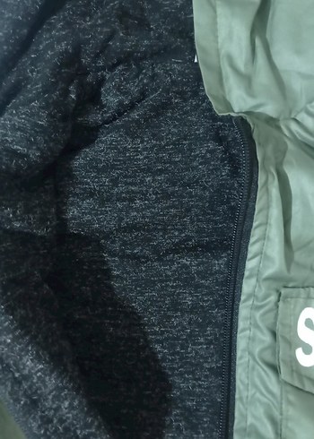 Kapüşonlu Yeşil Erkek Çocuk Yağmurluk - Görsel 2