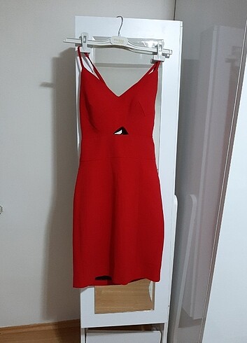 Kırmızı Cut Out ve Sırt Detaylı Elbise