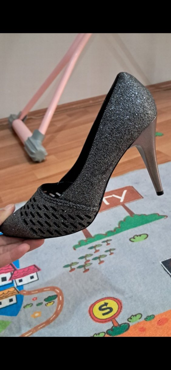 Gri Yılan Desenli Kadın Dolgu Topuklu Abiye Ayakkabı - Görsel 3