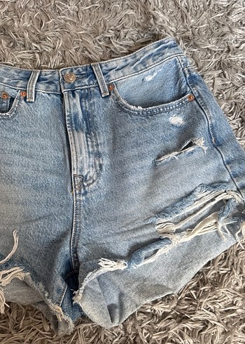 36 Beden Kadın Yıpranmış Mini Kot Şort Stradivarius D75