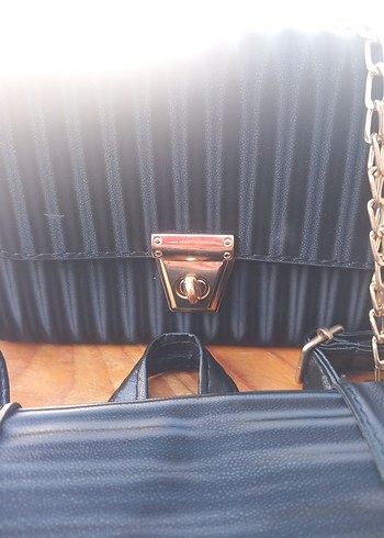 Louis Vuitton Deri Pliseli Kadın Çantası
