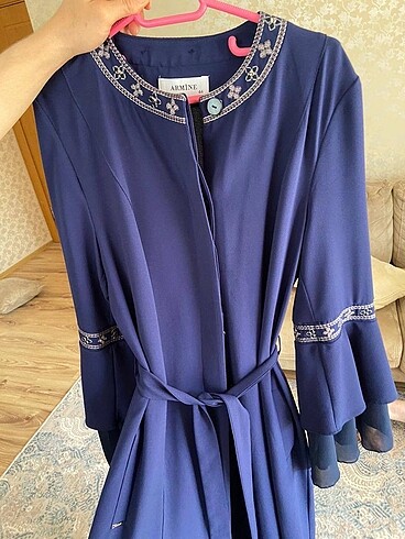 Armine düğmeli ferace/pardesü