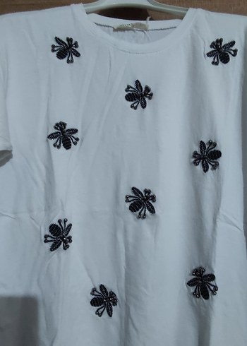 Beyaz Çiçek Baskılı Kısa Kollu Tişört - Görsel 2