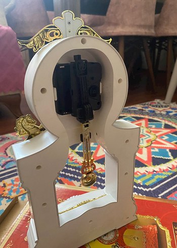 Beyaz Altın Detaylı Masa Saati - Görsel 3