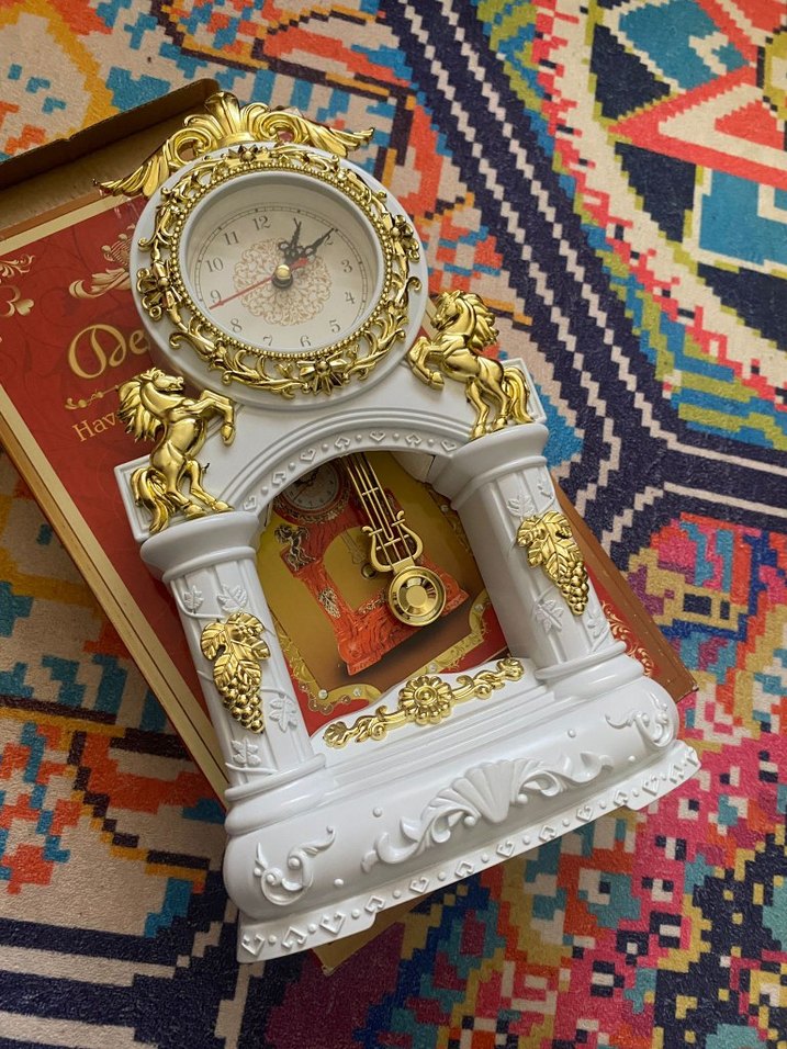 Beyaz Altın Detaylı Masa Saati - Görsel 2