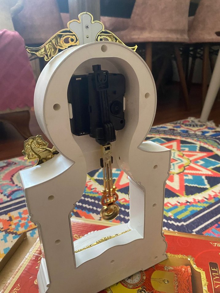 Beyaz Altın Detaylı Masa Saati - Görsel 3