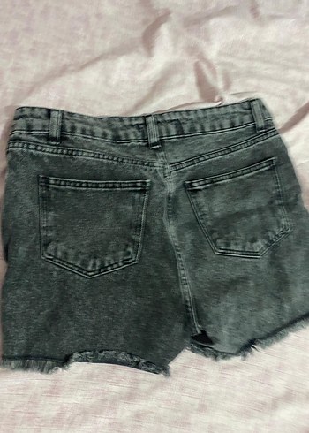 Gri Yırtık Düğmeli Kot Şort - Görsel 3