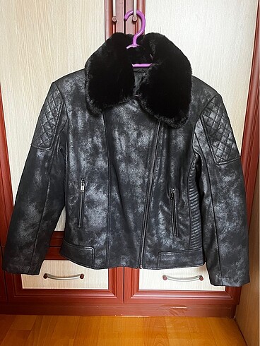 GUESS KOYU GRİ KISA DERİ MONT