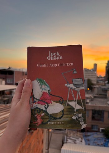 İpek Ongun - Günler Akıp Giderken Romanı