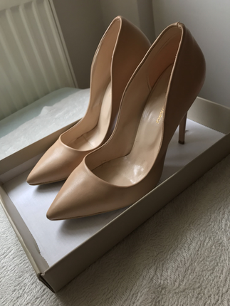 38 Beden Ten rengi Stiletto