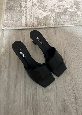 Siyah Rugan Kadın Topuklu Terlik - Görsel 3