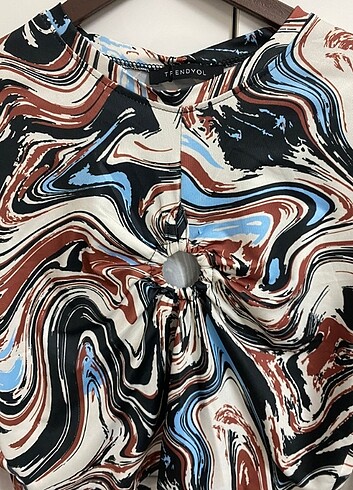 trendyol saten crop bluz - Görsel 2