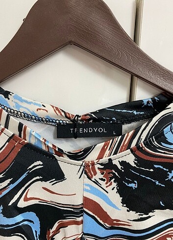 trendyol saten crop bluz - Görsel 3