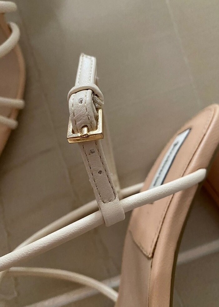 Stradivarius topuklu sandalet - Görsel 5