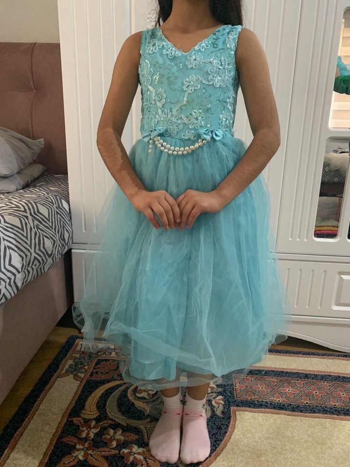 Mavi Nakışlı Şeffaf Kapüşonlu Kız Elbisesi - Görsel 4