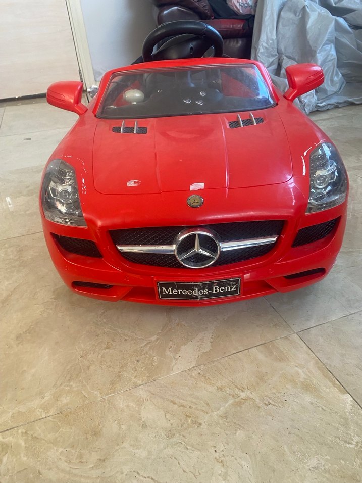 Parlak Kırmızı Elektrikli Binilebilir Araba - Görsel 2