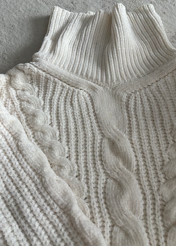 Beyaz Örgü Boğazlı Kız Kazak - Görsel 2