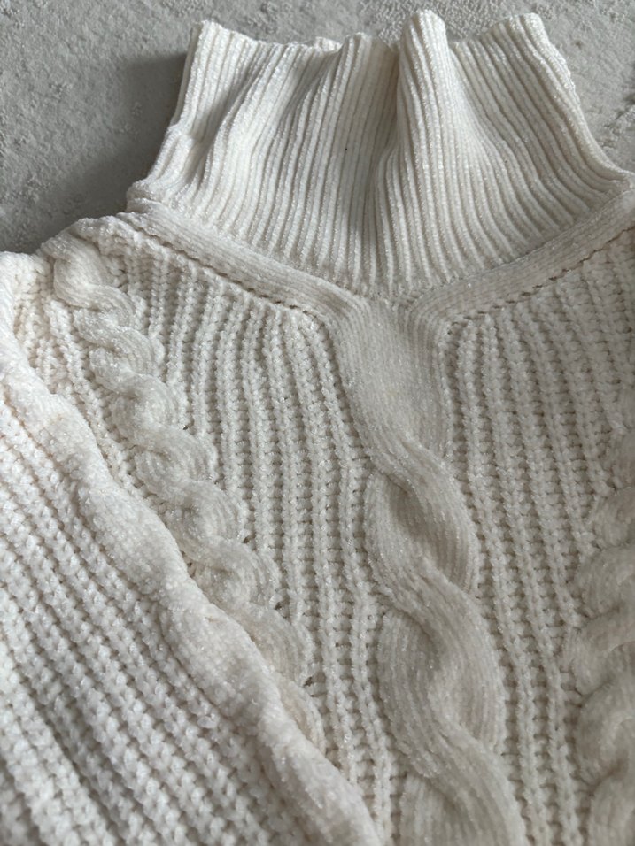 Beyaz Örgü Boğazlı Kız Kazak - Görsel 2