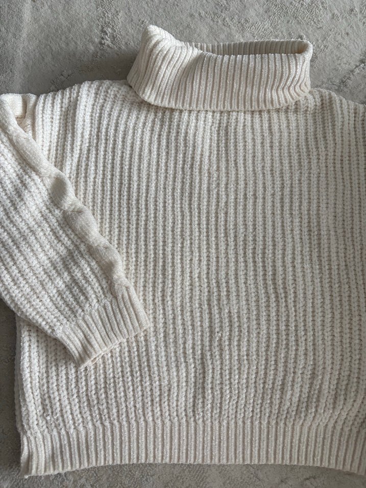 Beyaz Örgü Boğazlı Kız Kazak - Görsel 4