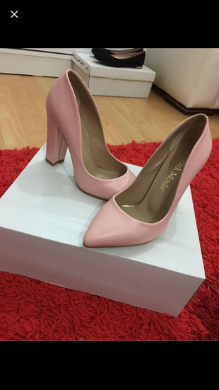 Pembe stiletto