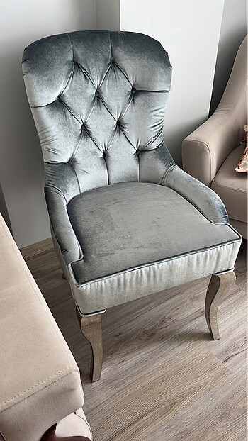 Diğer Kırık beyaz konsol ve masa takım 6sandalye 40 tl