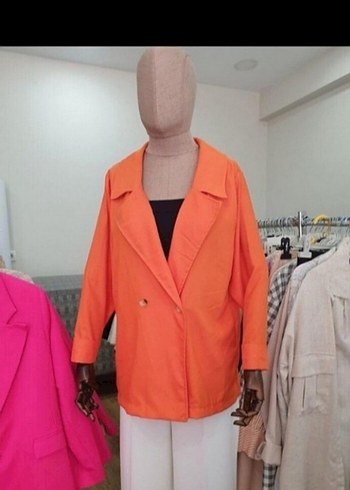 Turuncu Düğmeli Kadın Mini Blazer