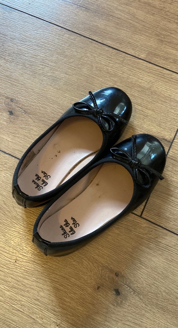 Parlak Siyah Kız Çocuk Babet Ayakkabı - Görsel 3