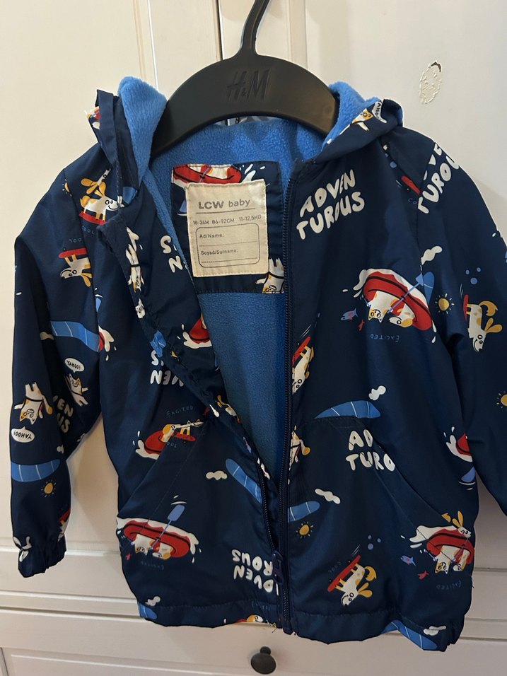 Erkek Çocuk Kapüşonlu Mavi Baskılı Yağmurluk - Görsel 2