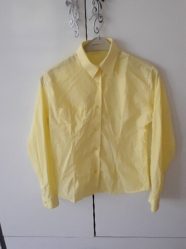 Sarı renk yazlık cepli gömlek