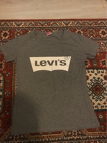 levis tişört