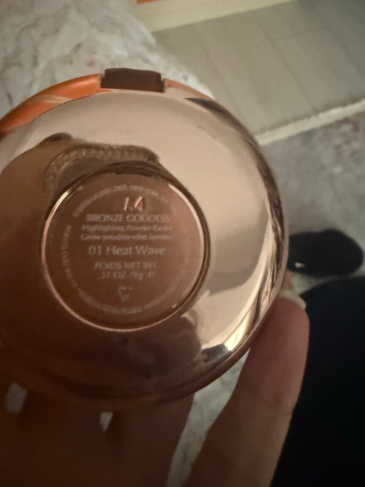 Parlak Bej Makyaj Pudrası - Görsel 3