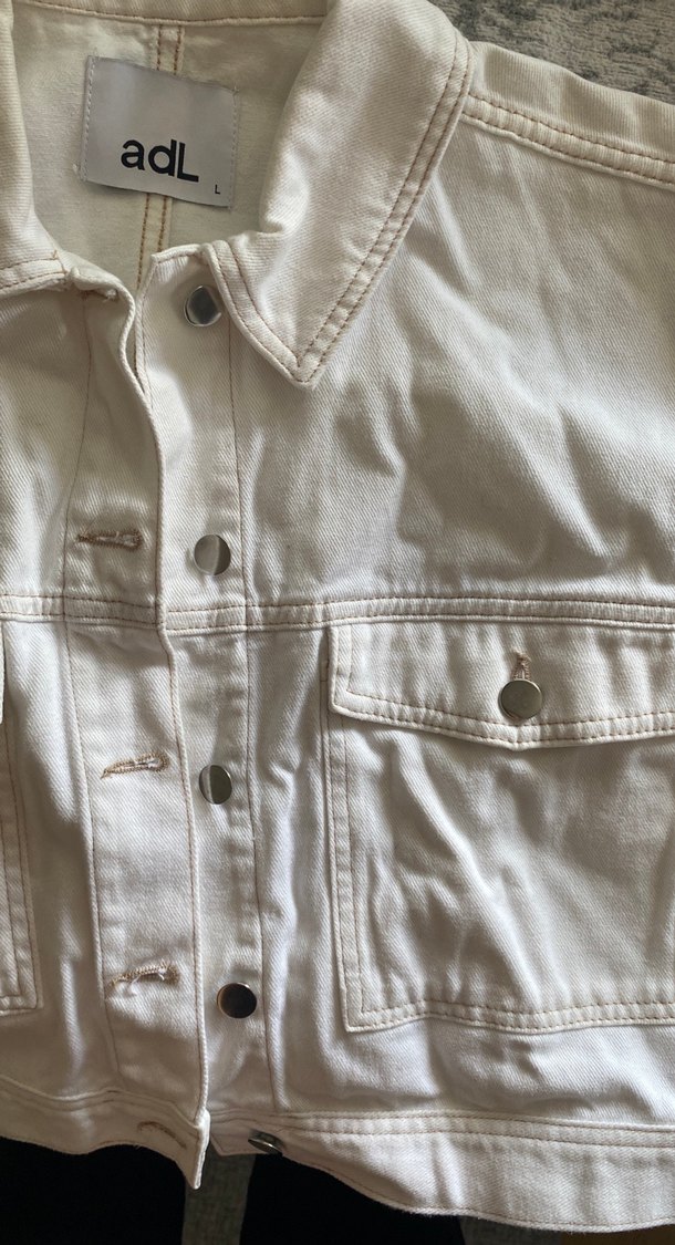 Düğmeli Beyaz Kadın Denim Ceket - Görsel 3