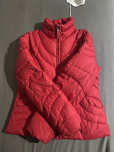 Colins kırmızı şişme mont