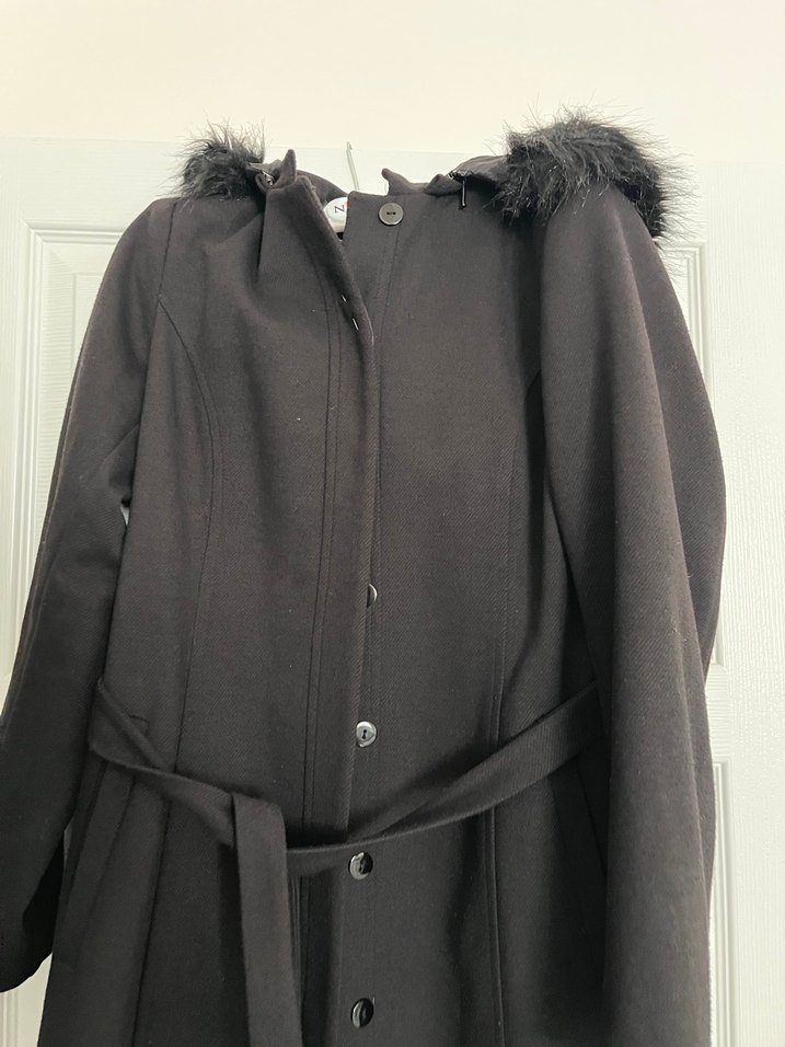 Kürk Detaylı Siyah Kaban - Görsel 2