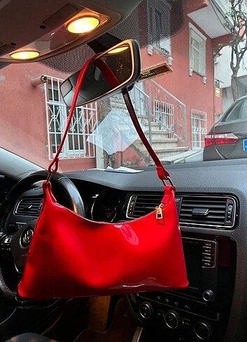 Beden kırmızı Renk Cherry Red Kırmızı Rugan Baget Omuz Çantası